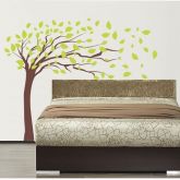 ADESIVO ÁRVORE COM FOLHAS AO VENTO
